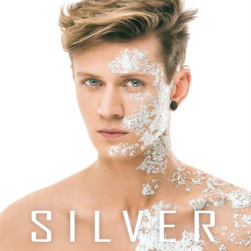 “E non mi dire” è il nuovo singolo di Silver, incluso nell’ album omonimo uscito lo scorso 13 maggio